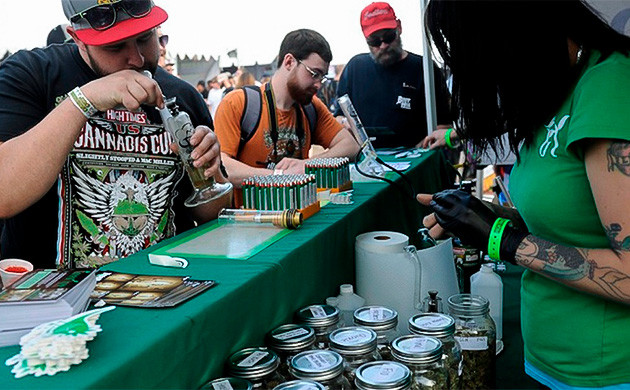 Палатка с канна-продукцией