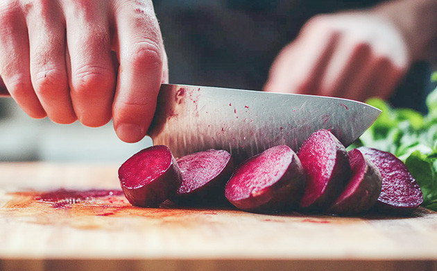 Дольки свеклы к лимонному соку